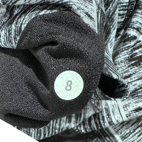 ⭐️Lululemon Hot To Street Crop in Heat Wave White Black / Black [783] - Picture 8 of 9